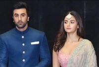 আলিয়ার অনুরোধে যে বড় সিদ্ধান্ত নিতে চলেছেন রণবীর!