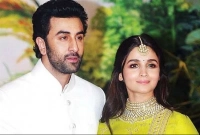 প্রেমিক-প্রেমিকা থেকে স্বামী-স্ত্রী হলেন রণবীর-আলিয়া
