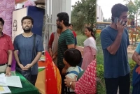 ছেলেকে স্কুলে ছাড়তে এলেন বাবা, কাছ থেকে দেখে ভিমরি খেলেন জনতা!