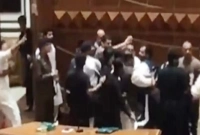 পাকিস্তানে সংসদে ডেপুটি স্পিকারকে ইমরানের দলের এমপিদের মারধর