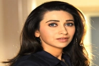 আমার টাকা দেখেই তো বিয়ে করেছে কারিশমা, ও আমায় ভালবাসে নাকি!