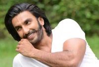 'ছেলে হবে না মেয়ে?' সুখবরের আভাস দিলেন রণবীর সিং