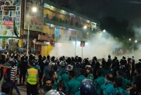 নিউমার্কেটে ব্যবসায়ীদের সঙ্গে শিক্ষার্থীদের সংঘর্ষ