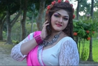 চলচ্চিত্র থেকে দূরে থাকা নিয়ে যে অভিযোগ মুনমুনের!