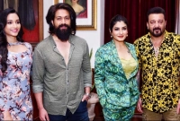 কেজিএফ-২ তারকাদের পারিশ্রমিক জানলে চমকে উঠবেন!