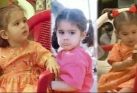 বর্তমানে বলিউডের বড় তারকা! চিনতে পারছেন হট গার্লকে!