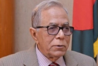 সাবেক-রাষ্ট্রপতি-আবদুল-হামিদের-বাড়িতে-হামলা-ভাঙচুর-ঘটনাস্থলে-পুলিশ-ও-সেনাবাহিনী