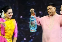 ড. মাহফুজুর রহমানের হাতে হারিকেন