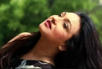 যা দেখে খুব কষ্ট পেয়েছেন নায়িকা ঋতুপর্ণা!