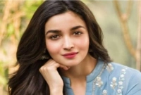 স্কুলের বাথরুমে গিয়ে যা করতেন আলিয়া!