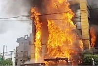 স্বর্ণ বাগ কলোনির আবাসিক ভবনে ভয়াবহ আগুন, যতজনের মৃত্যু