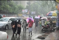 ভ্যাপসা গরমের পর রাজধানীতে স্বস্তির বৃষ্টি