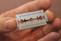 ব্লেডের এই নকশার আসল রহস্য জানেন কি?