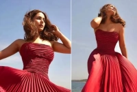 কান চলচ্চিত্র উৎসবে তাক লাগিয়ে দিলেন হিনা খান!