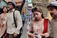 'মেয়ের বায়না'য় ফুটপথে কেনাকাটা, সাত সকালে পথে পথে ঘুরছেন প্রসেনজিৎ!