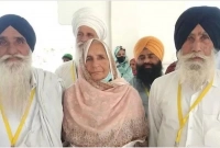 ৭৫ বছর পর ভারতীয় ভাইদের সাথে পাকিস্তানি বোনের নাটকীয় সাক্ষাৎ ৭৫ বছর পর ভারতীয় ভাইদের সাথে পাকিস্তানি বোনের নাটকীয় সাক্ষাৎ