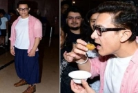  আমিরকে দেখেই সমুদ্র পাড়ে মানুষের ঢল, খেলেন ফুচকা