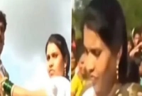 অদ্ভুত বিয়ে, ফুল নয়-মালাবদল হলো জ্যান্ত সাপ দিয়ে! অদ্ভুত বিয়ে, ফুল নয়-মালাবদল হলো জ্যান্ত সাপ দিয়ে!
