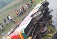 নিয়ন্ত্রণ হারিয়ে খাদে বাস!