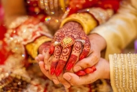 যে-জায়গায়-বাবাকে-বিয়ে-করেন-মেয়েরা--আছে-বাংলাদেশেও