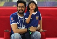 বাবা অভিষেকের সঙ্গে যা করে তাক লাগালেন মেয়ে আরাধ্যা!