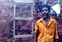 মই দিয়ে যেভাবে আগুন থেকে ৩০ জনের প্রাণ বাঁচালেন হানিফ