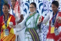 মুখ্যমন্ত্রী মমতাও নাচের তালে তালে পা মেলালেন!