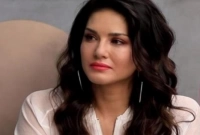 অতীতের স্মৃতি এখনও সানি লিওনকে তাড়িয়ে বেড়ায়