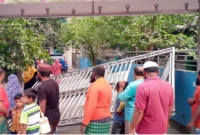 ফতুল্লায় আর্জেন্টিনা-ব্রাজিল সমর্থকদের মধ্যে ভয়াবহ সংঘর্ষ, বাড়িঘর ভাঙচুর