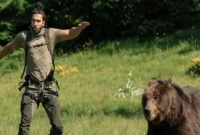 জঙ্গলে গিয়ে ভাল্লুকের তাড়া খেয়ে রণবীর সিংয়ের বেহাল অবস্থা!