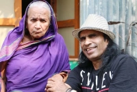 মাকে হারিয়ে ভেঙে পড়েছেন কুদ্দুস বয়াতি