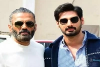  ছেলের কথা শুনে আবেগাপ্লুত বাবা সুনীল শেঠি