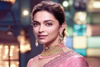 সঙ্গে সঙ্গে হাসপাতালে নিয়ে যাওয়া হয় দীপিকাকে