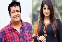 ওমর সানীর মা চিৎকার করে বলতে থাকেন, কী হয়েছে আমার ছেলের? এই অবস্থা কেন করছে?