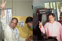 রিফাত-সাক্কু হাড্ডাহাড্ডি লড়াইয়ে! জানুন এইমাত্র পাওয়া ফলাফল রিফাত-সাক্কু হাড্ডাহাড্ডি লড়াইয়ে! জানুন এইমাত্র পাওয়া ফলাফল