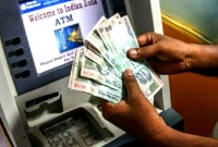 পাঁচ গুণ টাকা বেশি মিলছে, এটিএমের লাইনে জনতার হিড়িক!