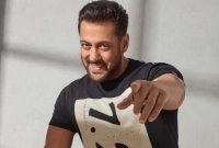 এই সিনেমায় ১০ নায়িকাকে নিয়ে চমক দেবেন সালমান