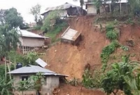 বৃষ্টিতে পাহাড় ধসে ৪ জনের মৃত্যু