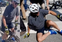 সাইকেল চালাতে গিয়ে আচমকা পড়ে গেলেন প্রেসিডেন্ট বাইডেন