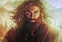 এমন লুকে এর আগে কখনো দেখা যায়নি রণবীরকে!