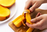 আমের সঙ্গে যা খেলে ফলাফল হাতেনাতে!