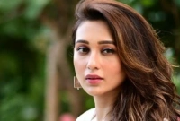 আর তা দেখে সোজা টুইটারে লিখে ফেললেন মিমি