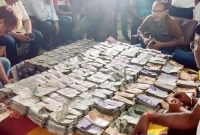 ইনস্পেক্টরের ঘর ঘরভর্তি ঘুষের টাকা গুনে শেষ করতে পারলেন না কর্মকর্তারা