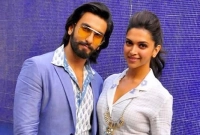 বেডরুমে কি করেন ফাঁস করলেন রণবীর সিং!