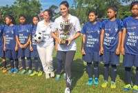 বাংলাদেশে এসে গ্রামের কিশোরীদের সঙ্গে ফুটবল খেললেন মিস ইউনিভার্স ইরিশ