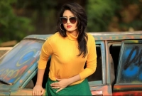 মায়ের আদেশে সারারাত কোরবানির গরু পাহারা দিলেন নায়িকা