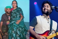 ছোটবেলার স্কুলে গিয়ে শিক্ষক-শিক্ষিকার পায়ের কাছে বসলেন অরিজিৎ সিং