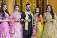 ক্ষীর খাইয়ে মন জয় করে মিকার স্ত্রী হতে চলেছেন নীত