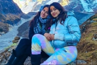 মৃত্যুর মুখ থেকে ফিরে রোমহর্ষক অভিজ্ঞতা শোনালেন সারা ও জাহ্নবী