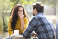 প্রথম দেখাতে মেয়েরা সবার আগে এই ৫টি জিনিস ভাবে!